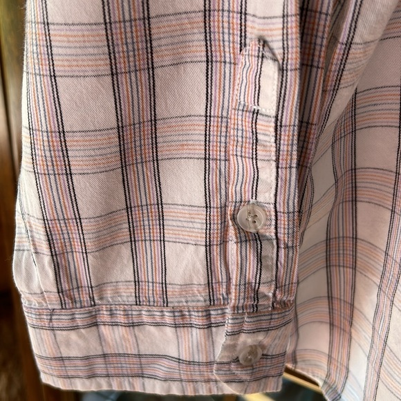 Universal Thread Goods Co. women’s long sleeve button down top in pastel colors. - Picture 5 of 7
